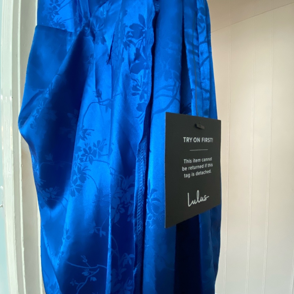 NWT Lulu's Blue Satin V Tie Wrap Floral Jacquard Ruched Cocktail Midi Dress M - Picture 7 of 16